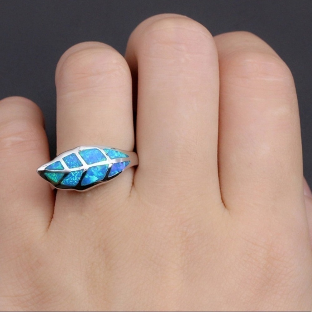 Silver leafy ring - Picture 2 of 5
